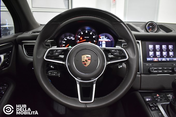 PORSCHE Macan 2.0